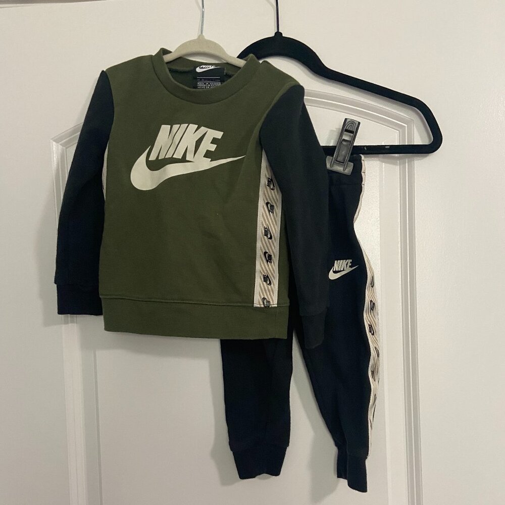 Matching Nike Sweatshirt Sweatpants Set Toddlers 2T Army Green and Black